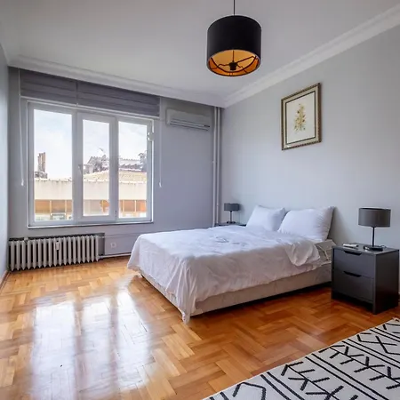 Apartamento Spacious 4-bedroom Family In A Serviced Building - Location, Elevator & 2 Bathrooms *