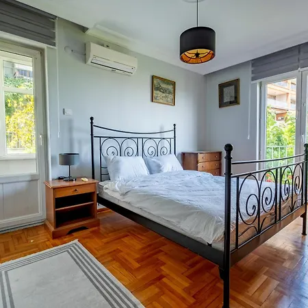 Spacious 4-bedroom Family In A Serviced Building - Location, Elevator & 2 Bathrooms 아파트 이스탄불