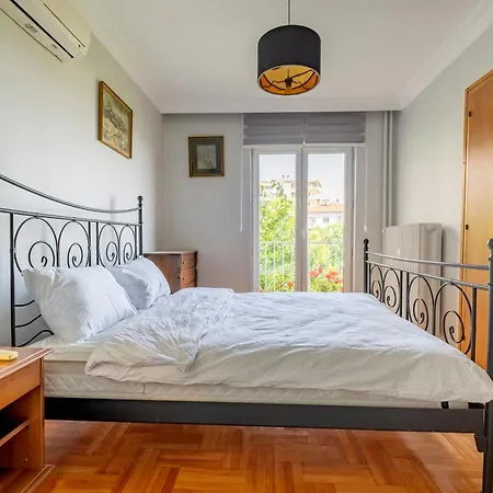 아파트 Spacious 4-bedroom Family In A Serviced Building - Location, Elevator & 2 Bathrooms 이스탄불
