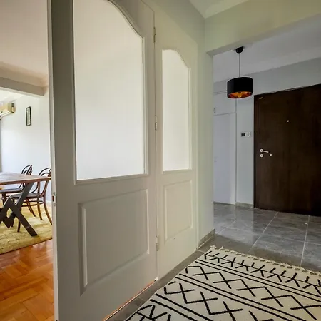 Apartamento Spacious 4-bedroom Family In A Serviced Building - Location, Elevator & 2 Bathrooms