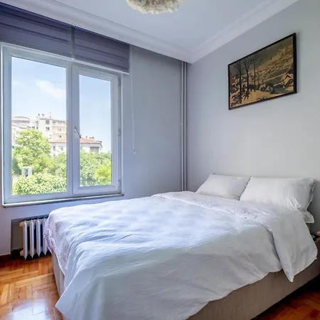 Apartamento Spacious 4-bedroom Family In A Serviced Building - Location, Elevator & 2 Bathrooms