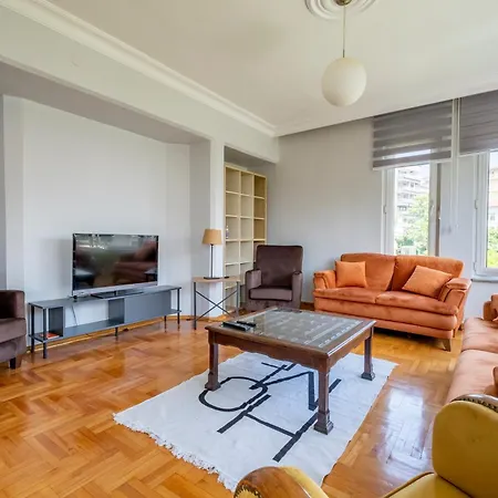 아파트 Spacious 4-bedroom Family In A Serviced Building - Location, Elevator & 2 Bathrooms