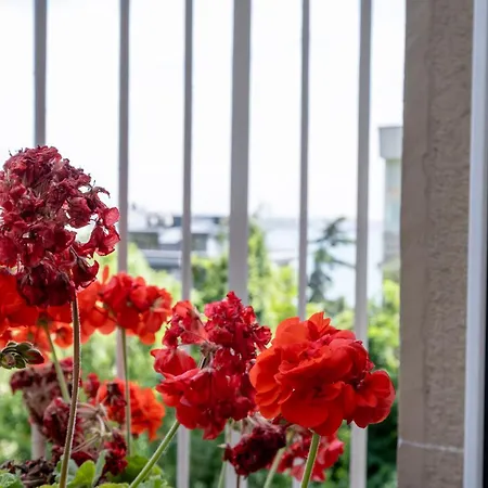 Spacious 4-bedroom Family In A Serviced Building - Location, Elevator & 2 Bathrooms Apartamento *