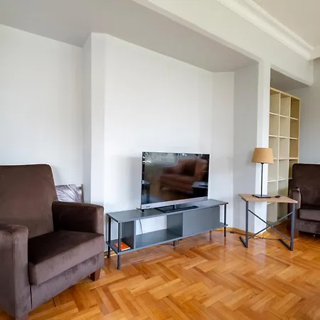 Apartamento Spacious 4-bedroom Family In A Serviced Building - Location, Elevator & 2 Bathrooms