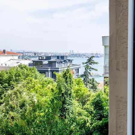 Spacious 4-bedroom Family In A Serviced Building - Location, Elevator & 2 Bathrooms Apartamento Estambul