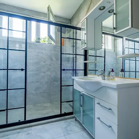 Apartamento Spacious 4-bedroom Family In A Serviced Building - Location, Elevator & 2 Bathrooms Estambul