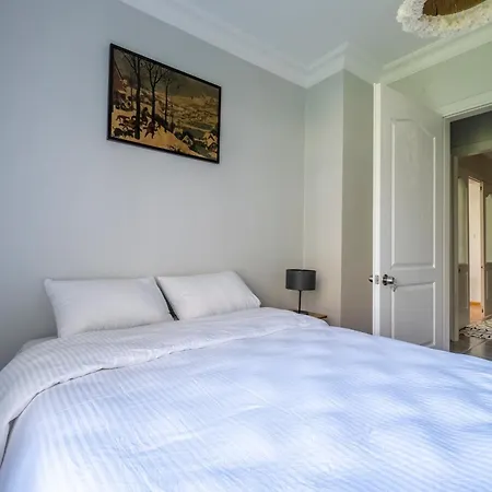 Spacious 4-bedroom Family In A Serviced Building - Location, Elevator & 2 Bathrooms 아파트 이스탄불