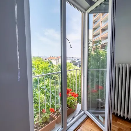 아파트 Spacious 4-bedroom Family In A Serviced Building - Location, Elevator & 2 Bathrooms